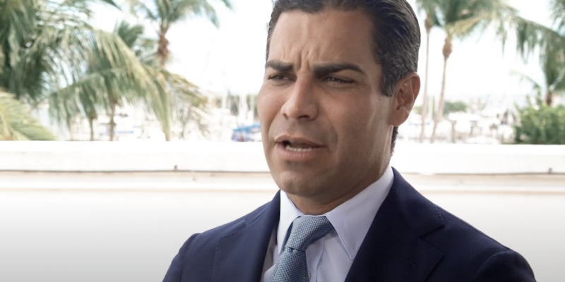 Miami Mayor Francis Suarez congratulates Mast on Foreign Affairs gavel